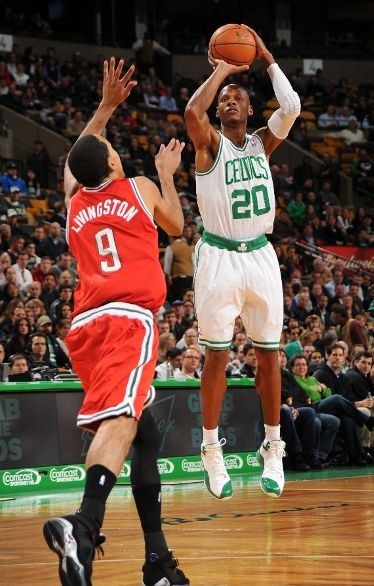 迈克·特劳特生涯出赛数再达里程碑